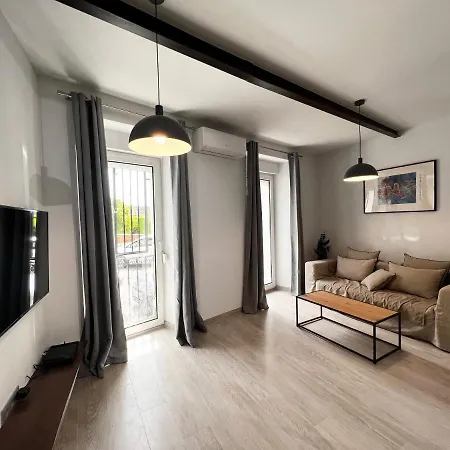 New! Cosy Two Bedroom By The Apartment *
