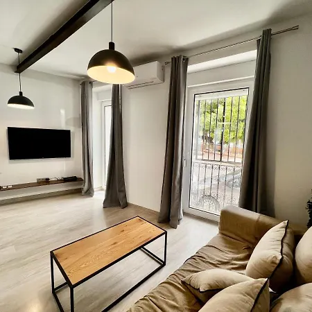 New! Cosy Two Bedroom By The Apartment